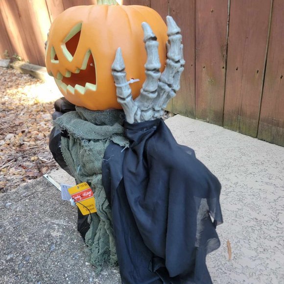 Pumpkin Reaper 18" Electronic Halloween Greeter - Speaks Moves & Lights Up - NWT - Picture 10 of 14